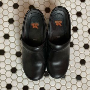Dansko Clogs, Wide, Size 38, Black